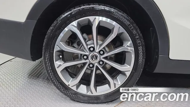 KG_Mobility_Ssangyong TIBOLI 2016 thumb 5