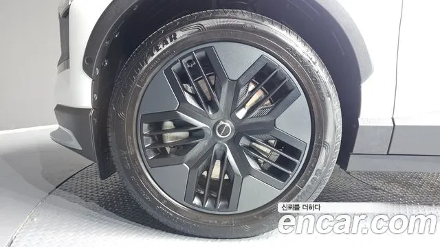 Volvo EX30 2025 thumb 4