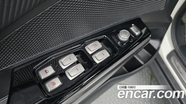KG_Mobility_Ssangyong TIBOLI 2017 thumb 11