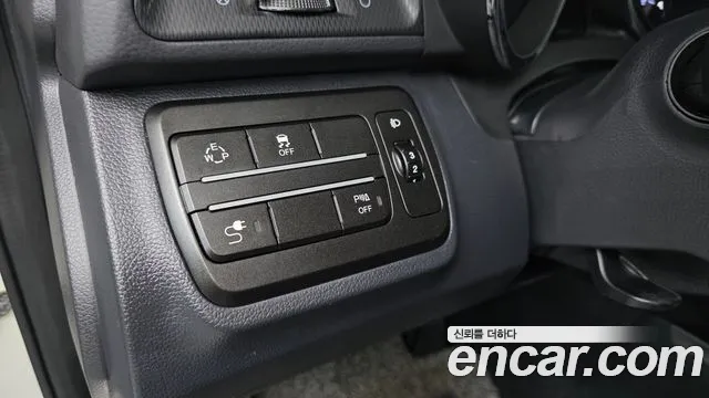 KG_Mobility_Ssangyong TIBOLI 2017 thumb 12