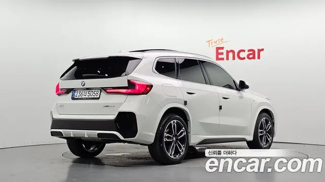 BMW X1 2023 thumb 2