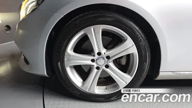 Mercedes-Benz E-Класс 2017 thumb 4