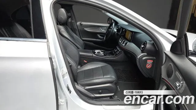 Mercedes-Benz E-Класс 2017 thumb 10