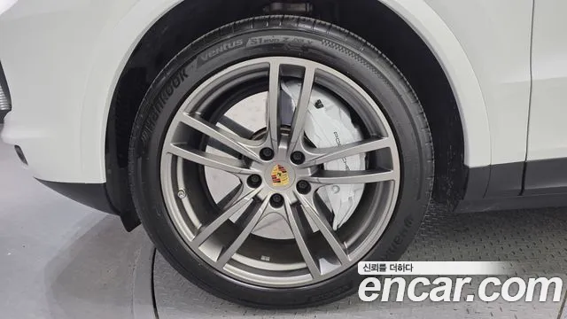 Porsche Cayenne 2019 thumb 5