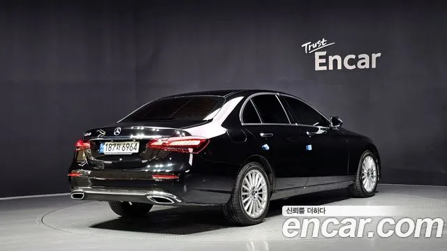 Mercedes-Benz E-Класс 2022 thumb 2