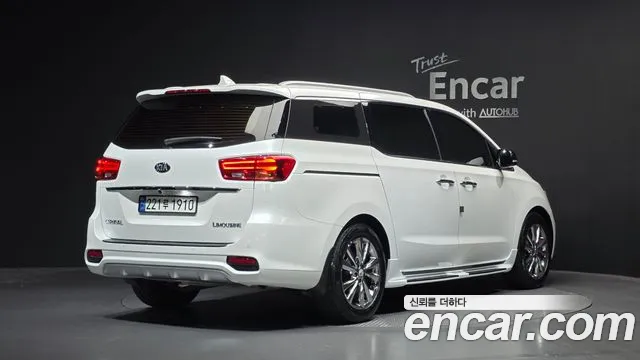 Kia Carnival 2018 thumb 2