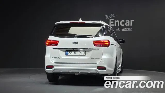 Kia Carnival 2018 thumb 4