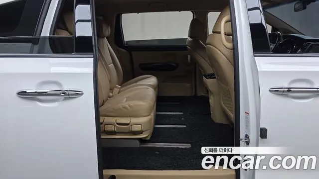 Kia Carnival 2018 thumb 11