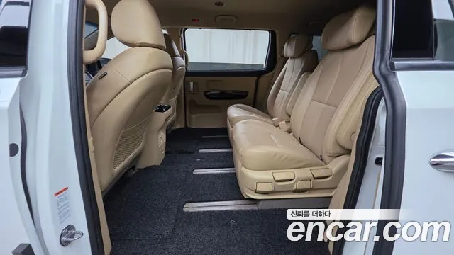 Kia Carnival 2018 thumb 12