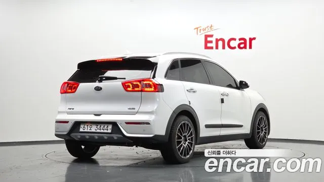 Kia Niro 2017 thumb 2