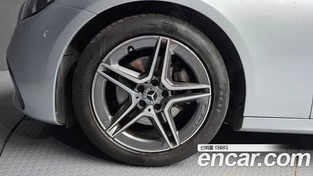 Mercedes-Benz E-Класс 2023 thumb 4