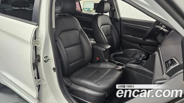 Hyundai Avante 2018 thumb 12