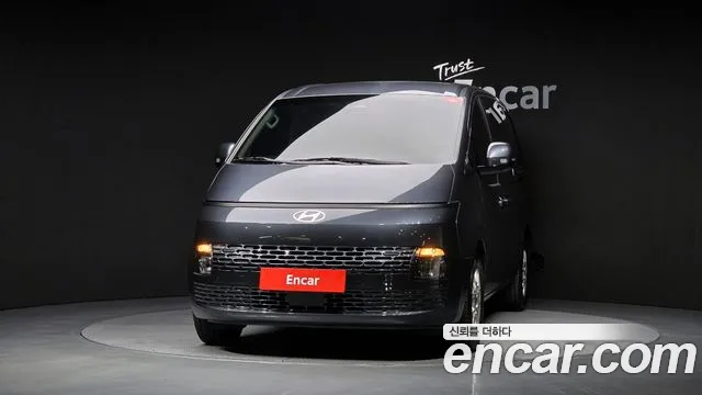 Hyundai Staria 2024 thumb 3