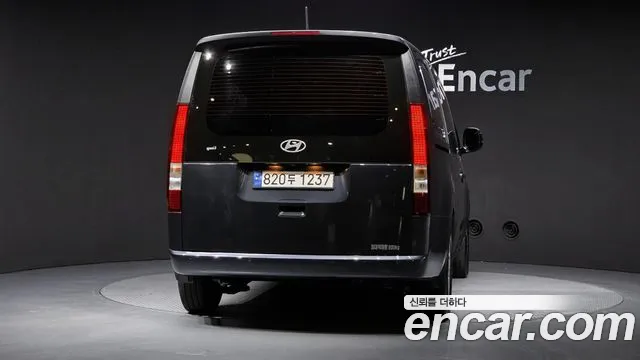 Hyundai Staria 2024 thumb 4