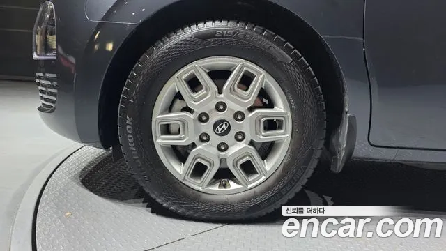 Hyundai Staria 2024 thumb 5
