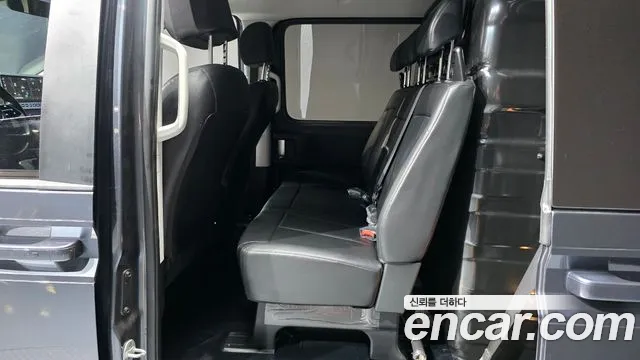Hyundai Staria 2024 thumb 12