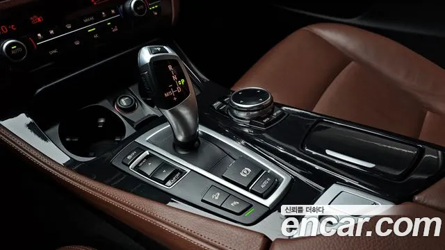 BMW 5-Series 2014 thumb 9