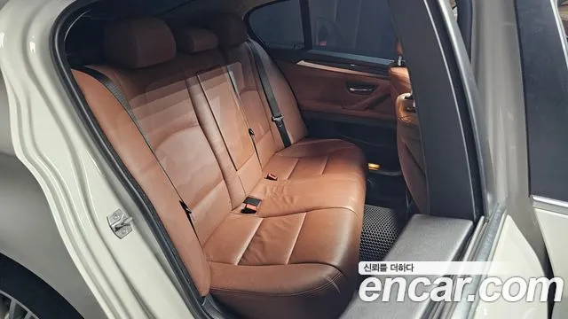 BMW 5-Series 2014 thumb 11