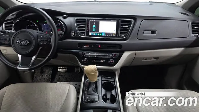 Kia Carnival 2015 thumb 7