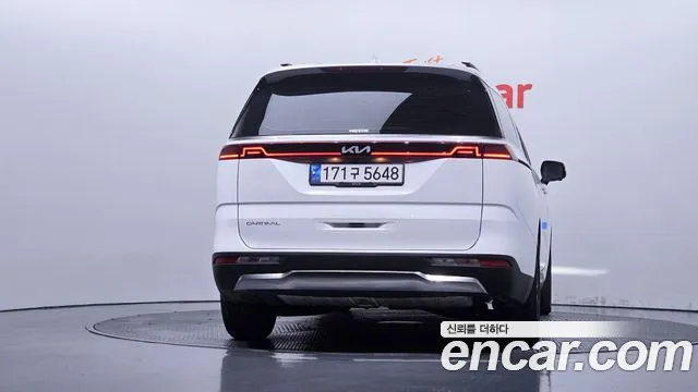 Kia Carnival 2023 thumb 4