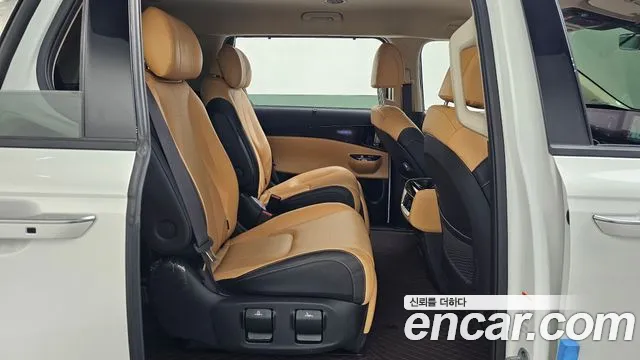 Kia Carnival 2023 thumb 12