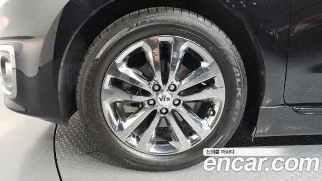 Kia Carnival 2015 thumb 5