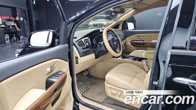 Kia Carnival 2015 thumb 10