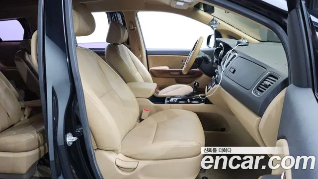 Kia Carnival 2015 thumb 12