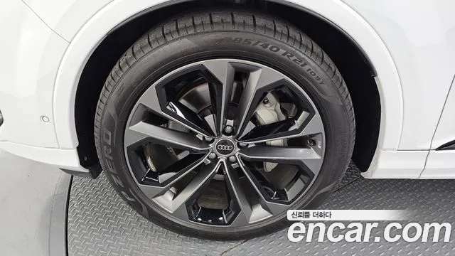 Audi Q7 2025 thumb 5
