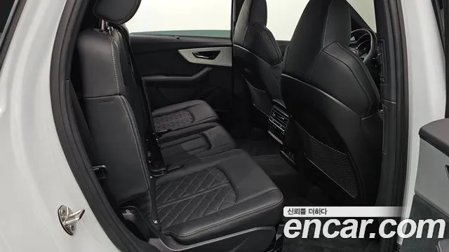 Audi Q7 2025 thumb 12