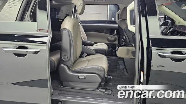 Kia Carnival 2024 thumb 11