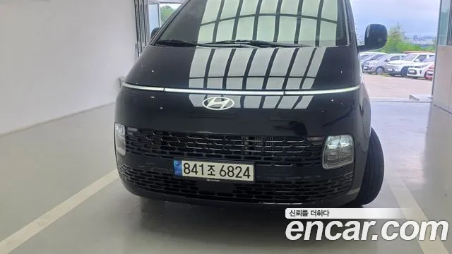 Hyundai Staria 2023 thumb 2
