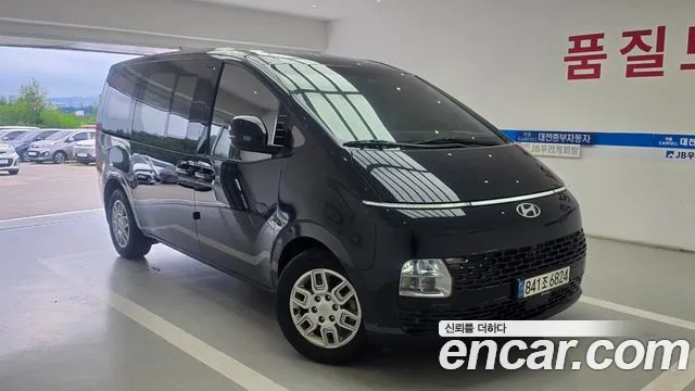 Hyundai Staria 2023 thumb 3