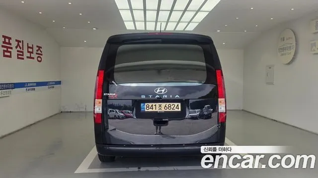 Hyundai Staria 2023 thumb 5