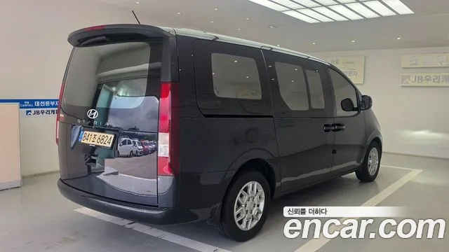 Hyundai Staria 2023 thumb 6