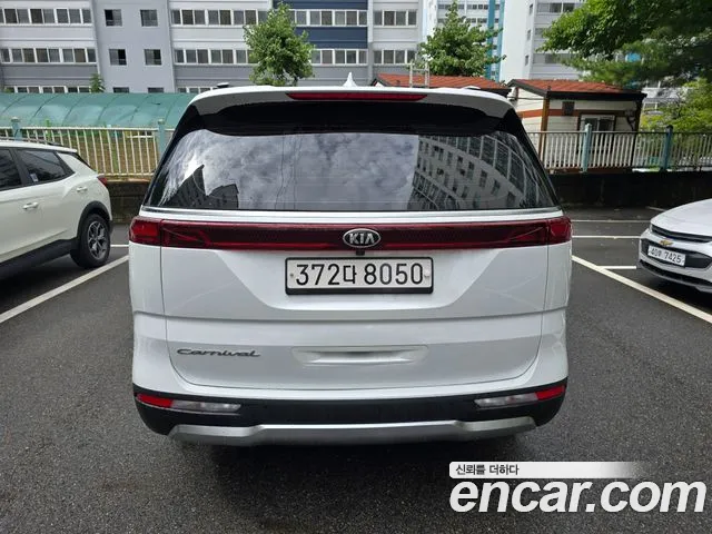 Kia Carnival 2021 thumb 5