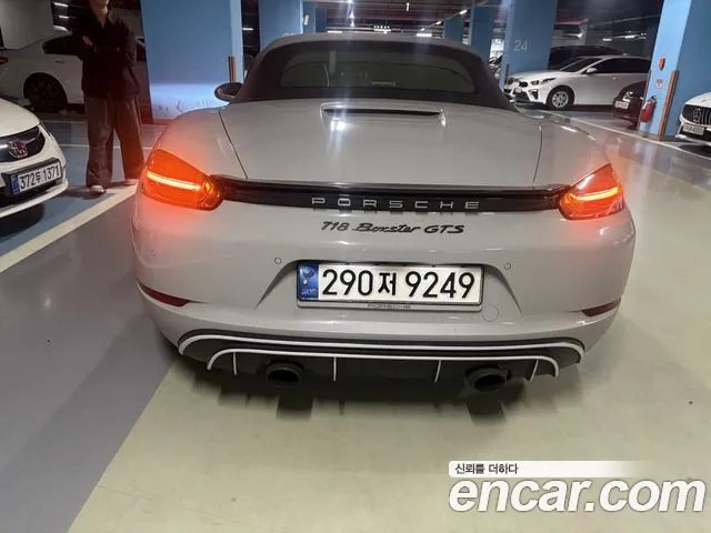 Porsche Cayman 2021 thumb 2