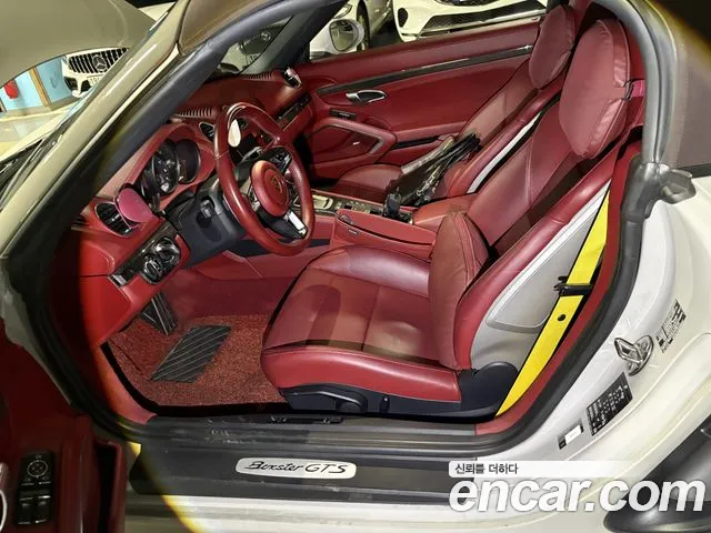 Porsche Cayman 2021 thumb 3