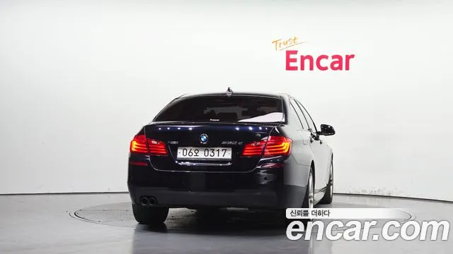 BMW 5-Series 2016 thumb 4