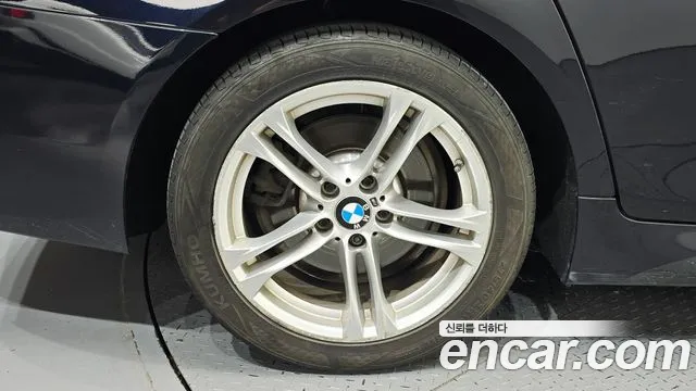 BMW 5-Series 2016 thumb 5