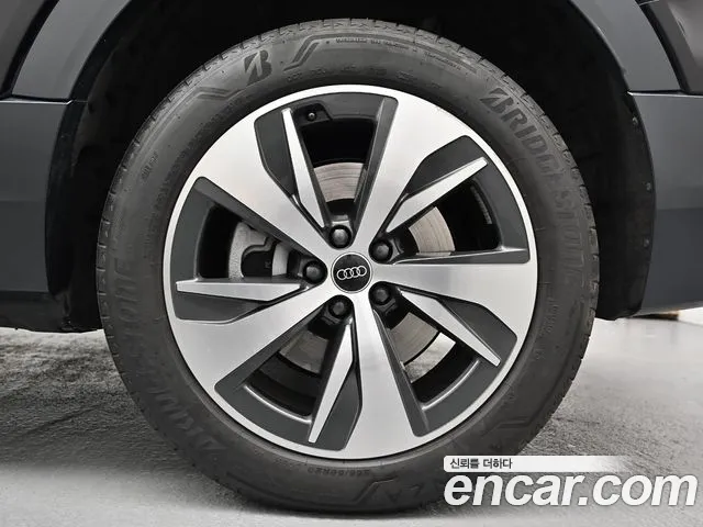 Audi Q8 e-tron 2024 thumb 5