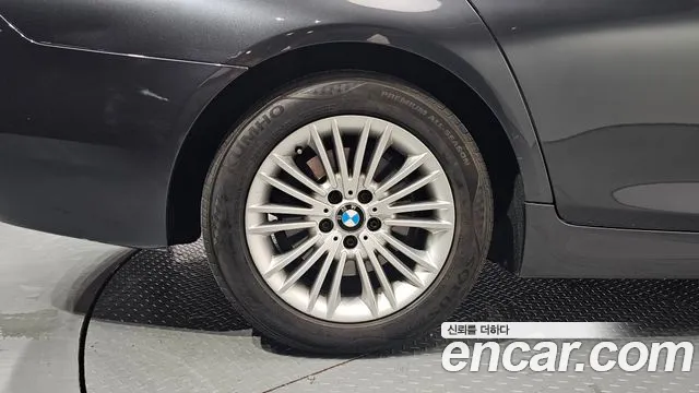 BMW 5-Series 2013 thumb 5