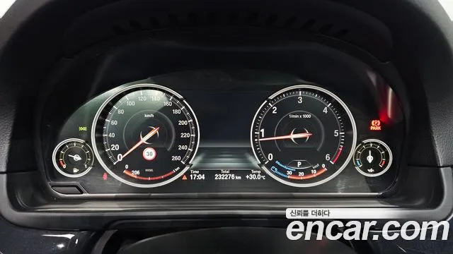 BMW 5-Series 2013 thumb 8