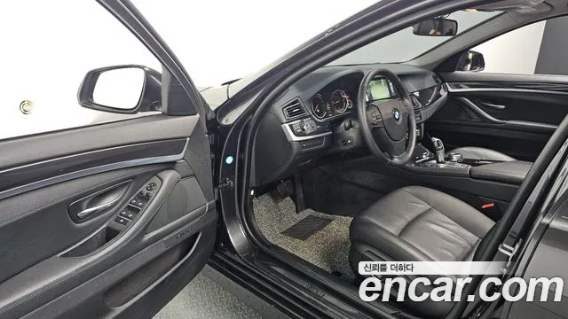 BMW 5-Series 2013 thumb 10