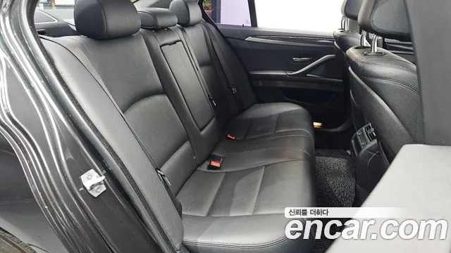 BMW 5-Series 2013 thumb 11