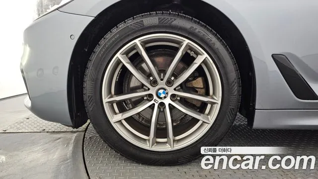 BMW 5-Series 2017 thumb 5