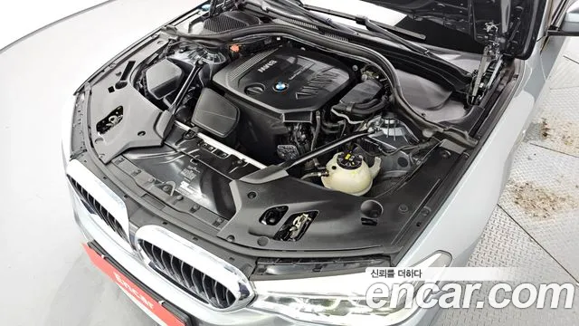 BMW 5-Series 2017 thumb 6