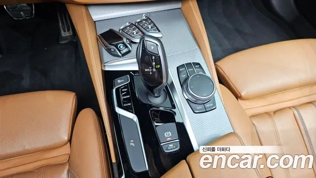 BMW 5-Series 2017 thumb 9