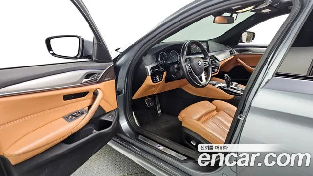 BMW 5-Series 2017 thumb 10