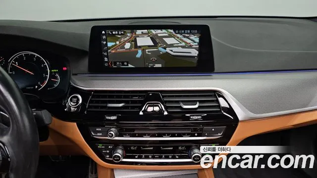 BMW 5-Series 2017 thumb 12